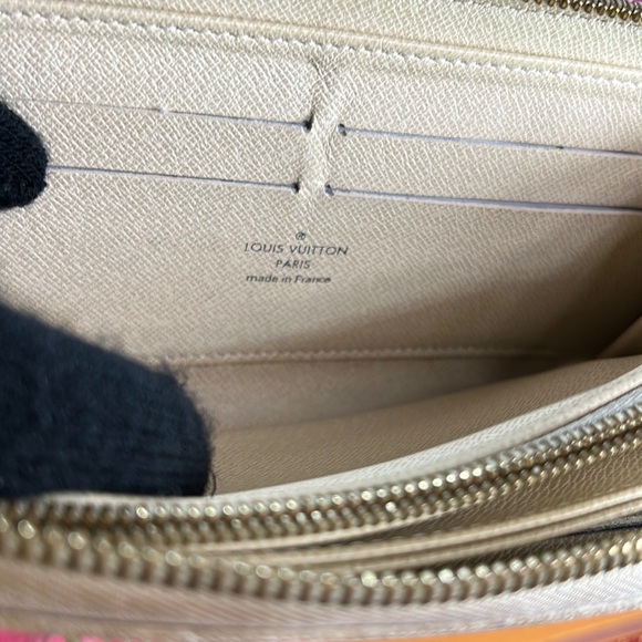 Louis Vuitton Checkered long Wallet - Picture 7 of 8